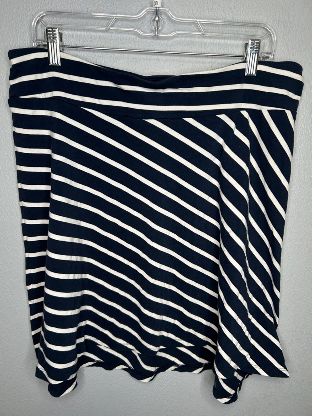 Columbia Omni-Wick PFG Striped Navy and White A-Line Skirt. Size L